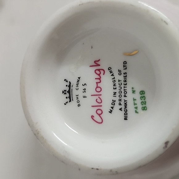 Pale Pink Colclough Tea Cup and Saucer with Roses, Pattern 8239, Vintage - Picture 9 of 9